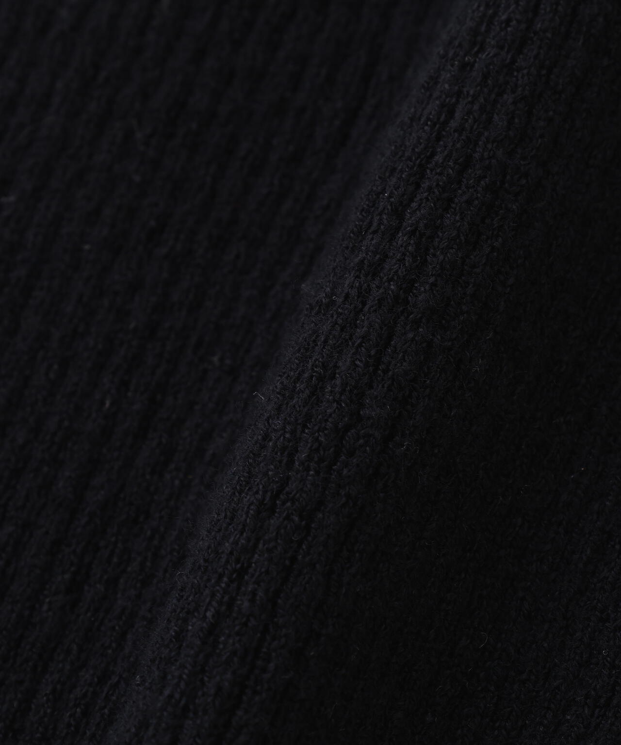 タートルネックリブニット