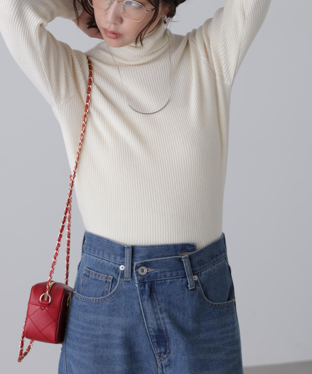 タートルネックリブニット