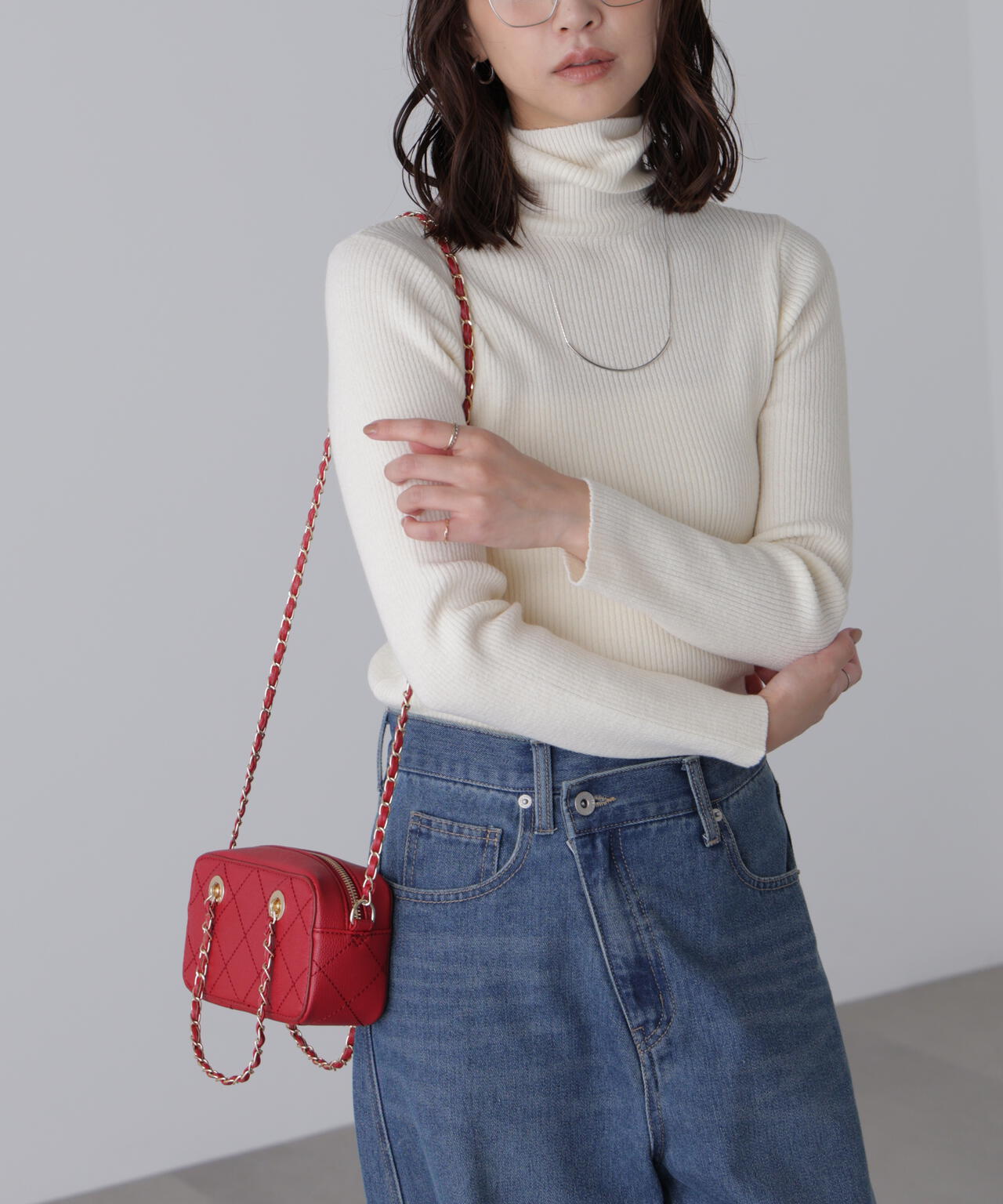 タートルネックリブニット