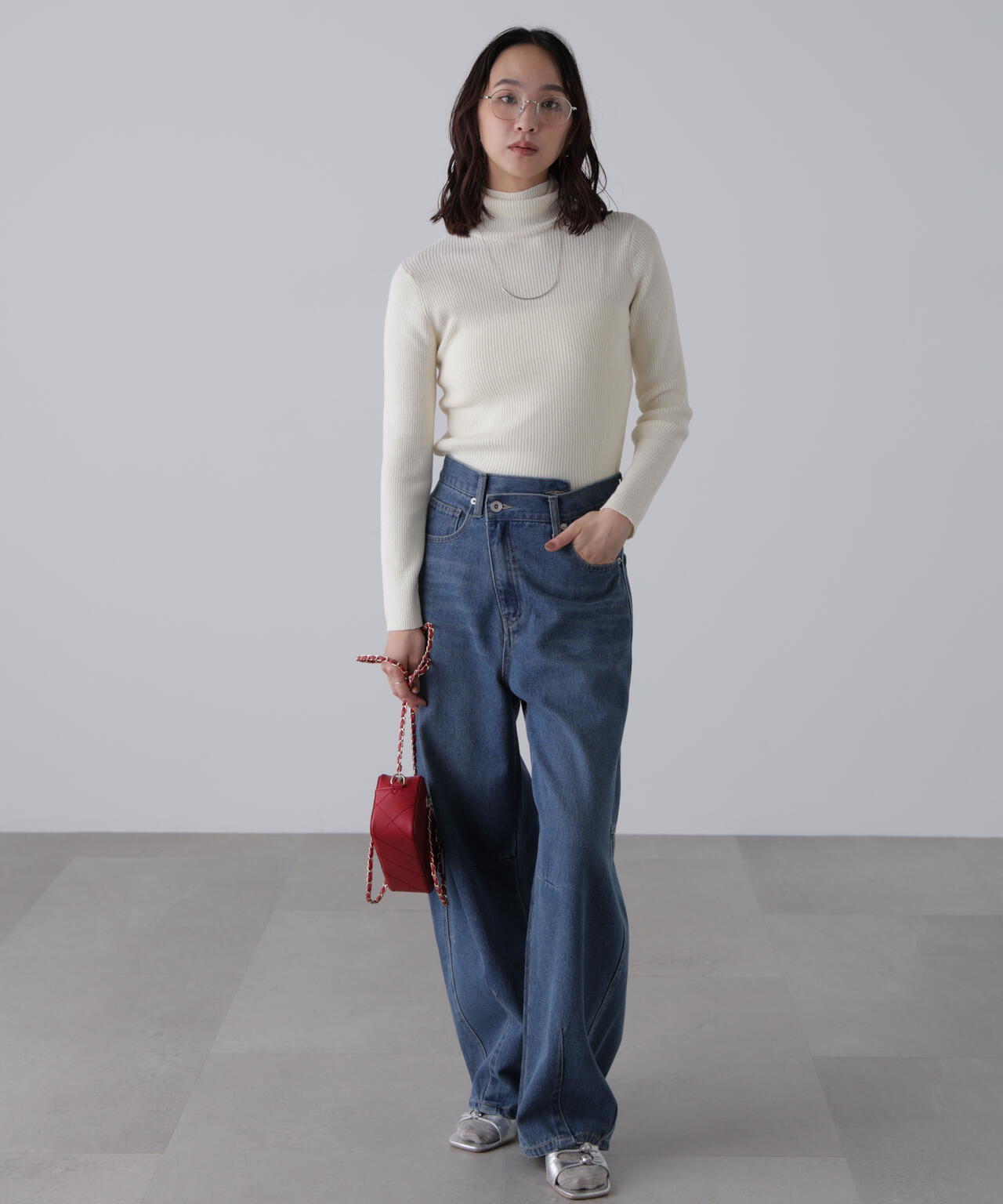 タートルネックリブニット