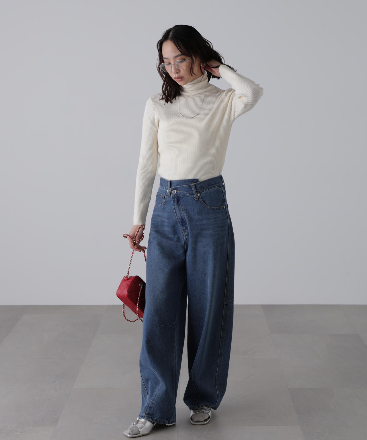 タートルネックリブニット