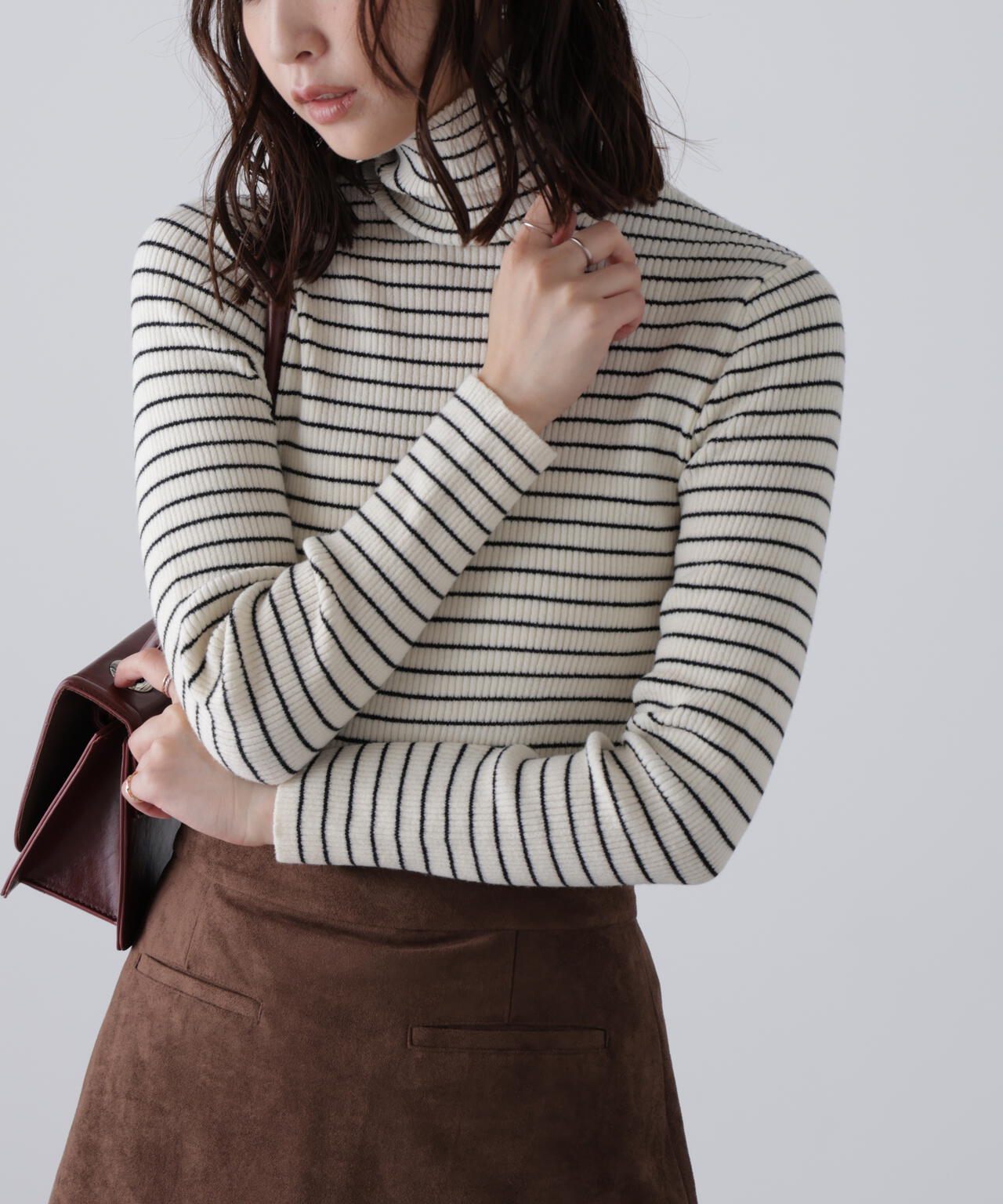 タートルネックリブニット