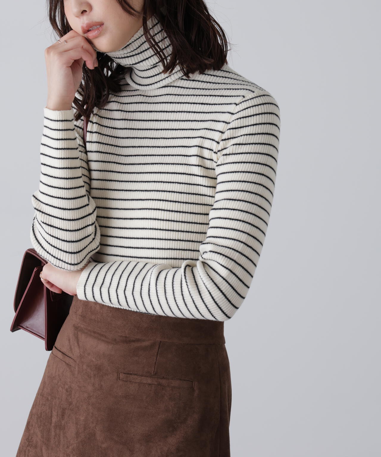 タートルネックリブニット