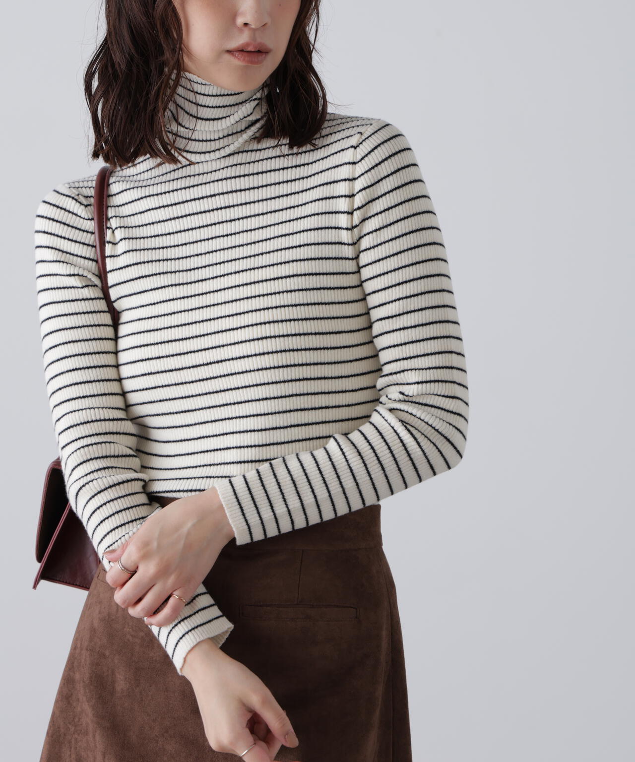 タートルネックリブニット