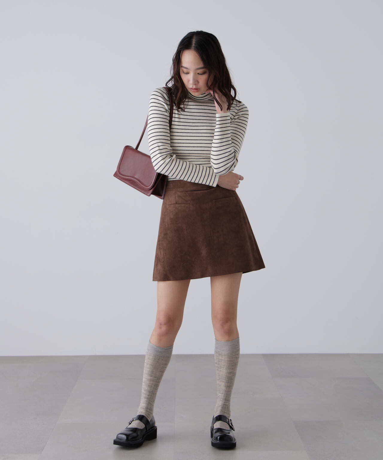 タートルネックリブニット