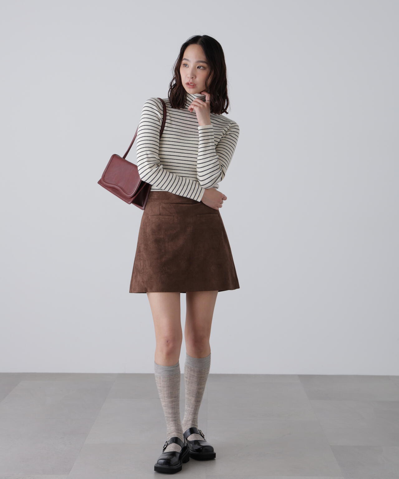 タートルネックリブニット