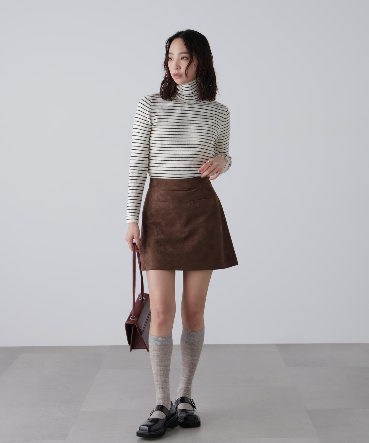 タートルネックリブニット