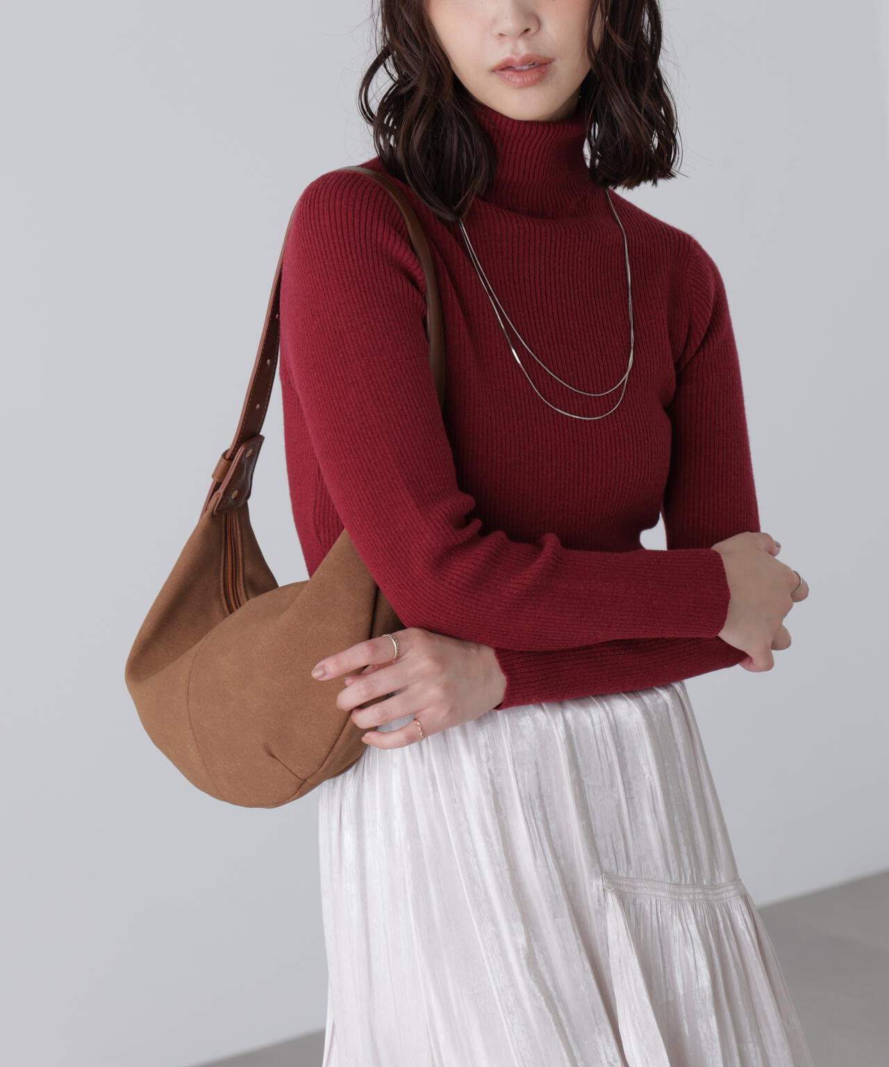 タートルネックリブニット