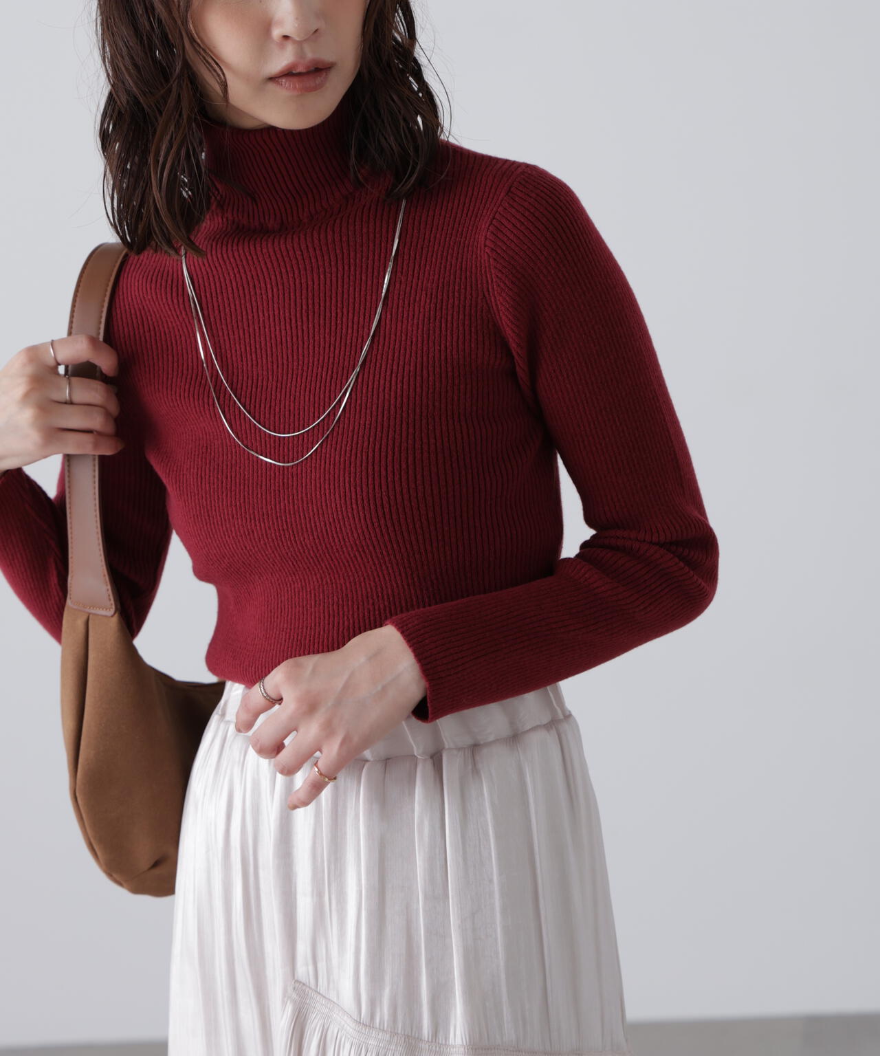 タートルネックリブニット