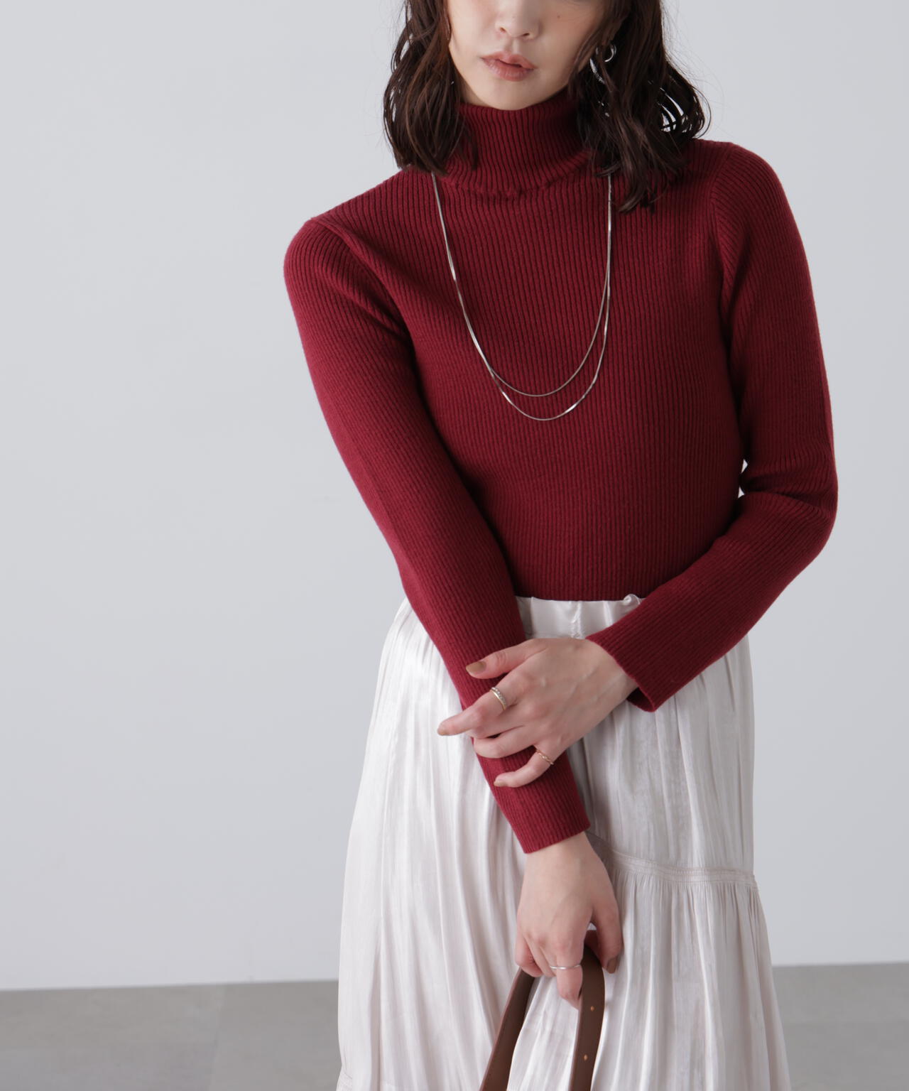 タートルネックリブニット