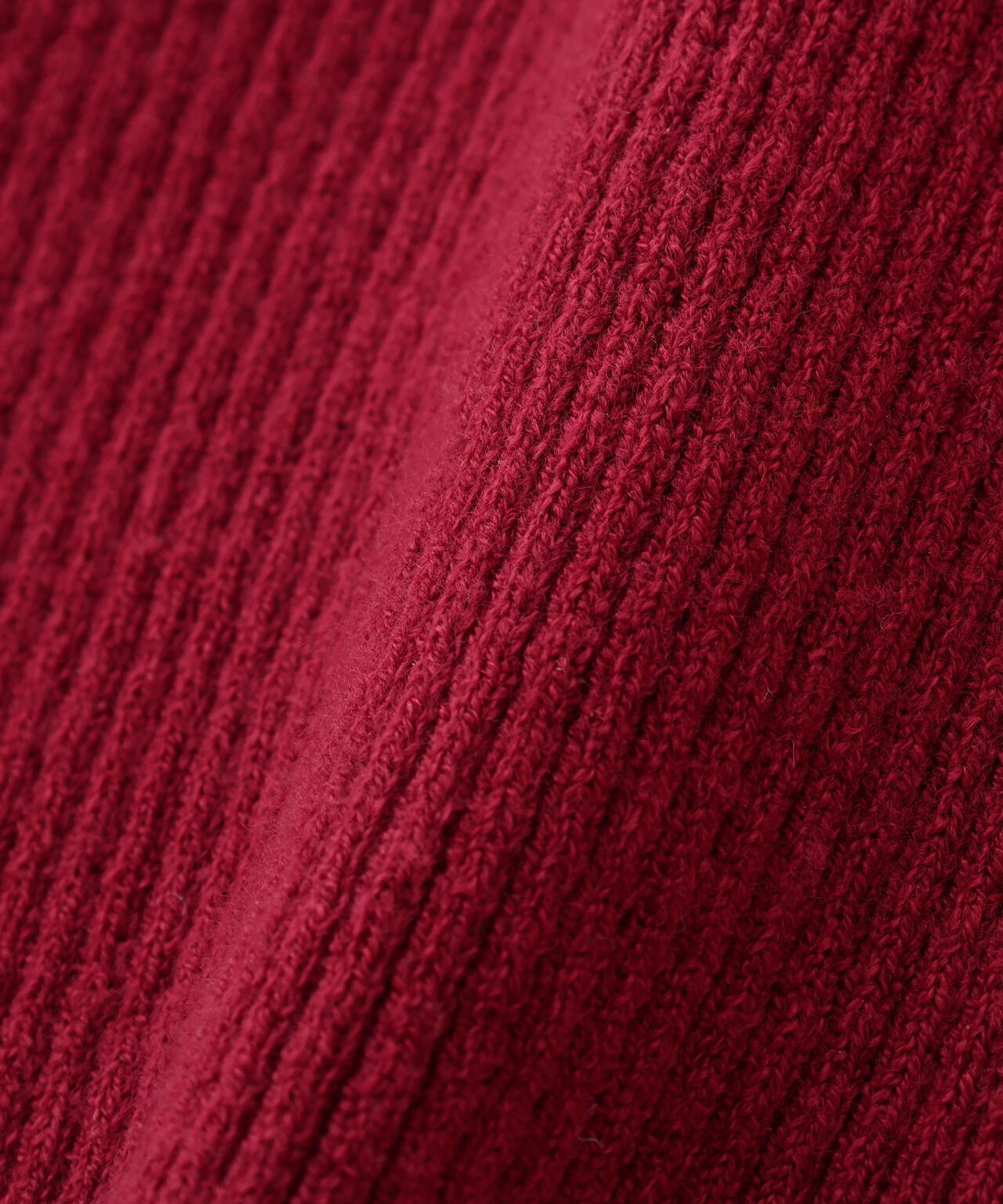 タートルネックリブニット