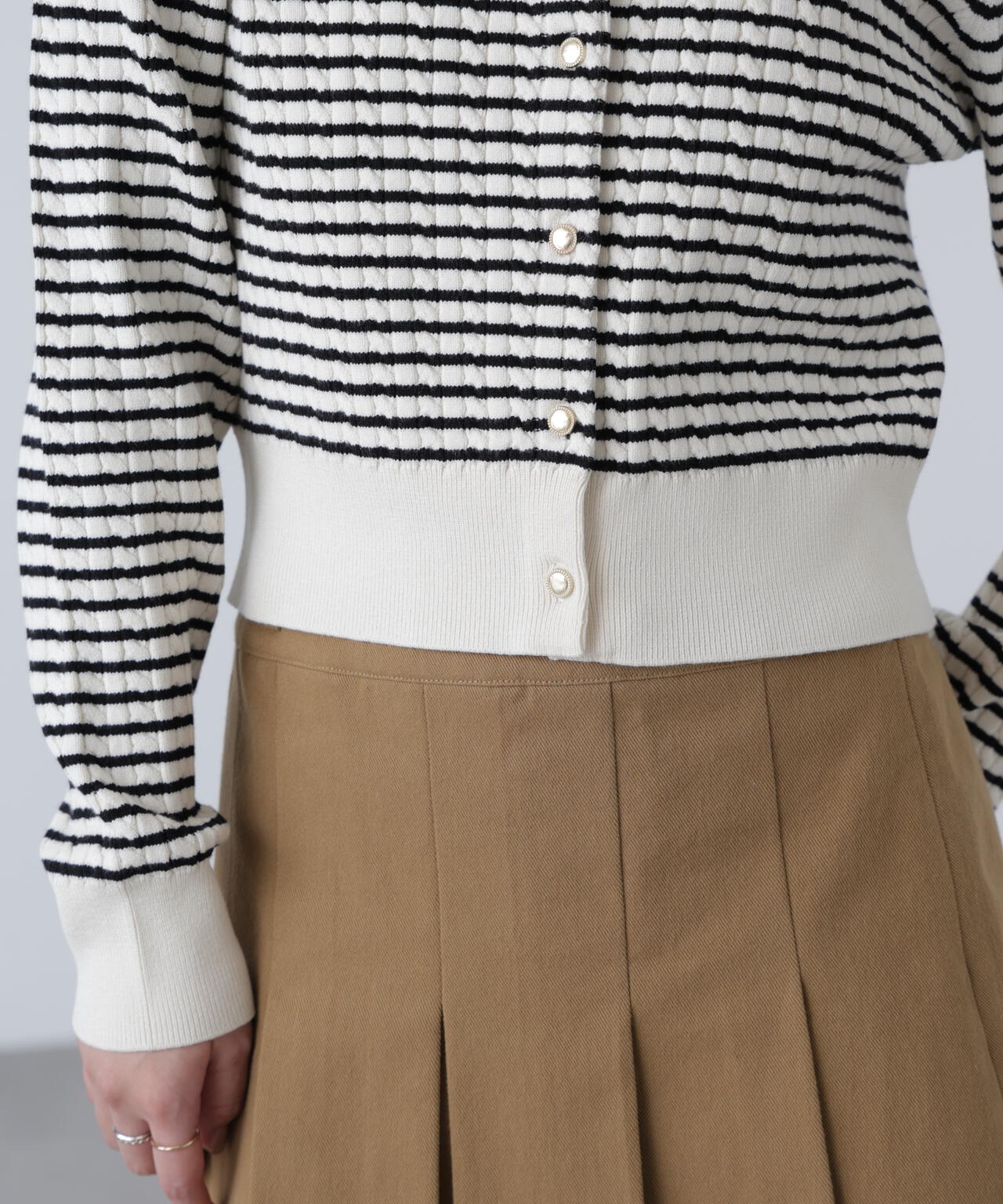 金ボタンミニケーブルカーディガン