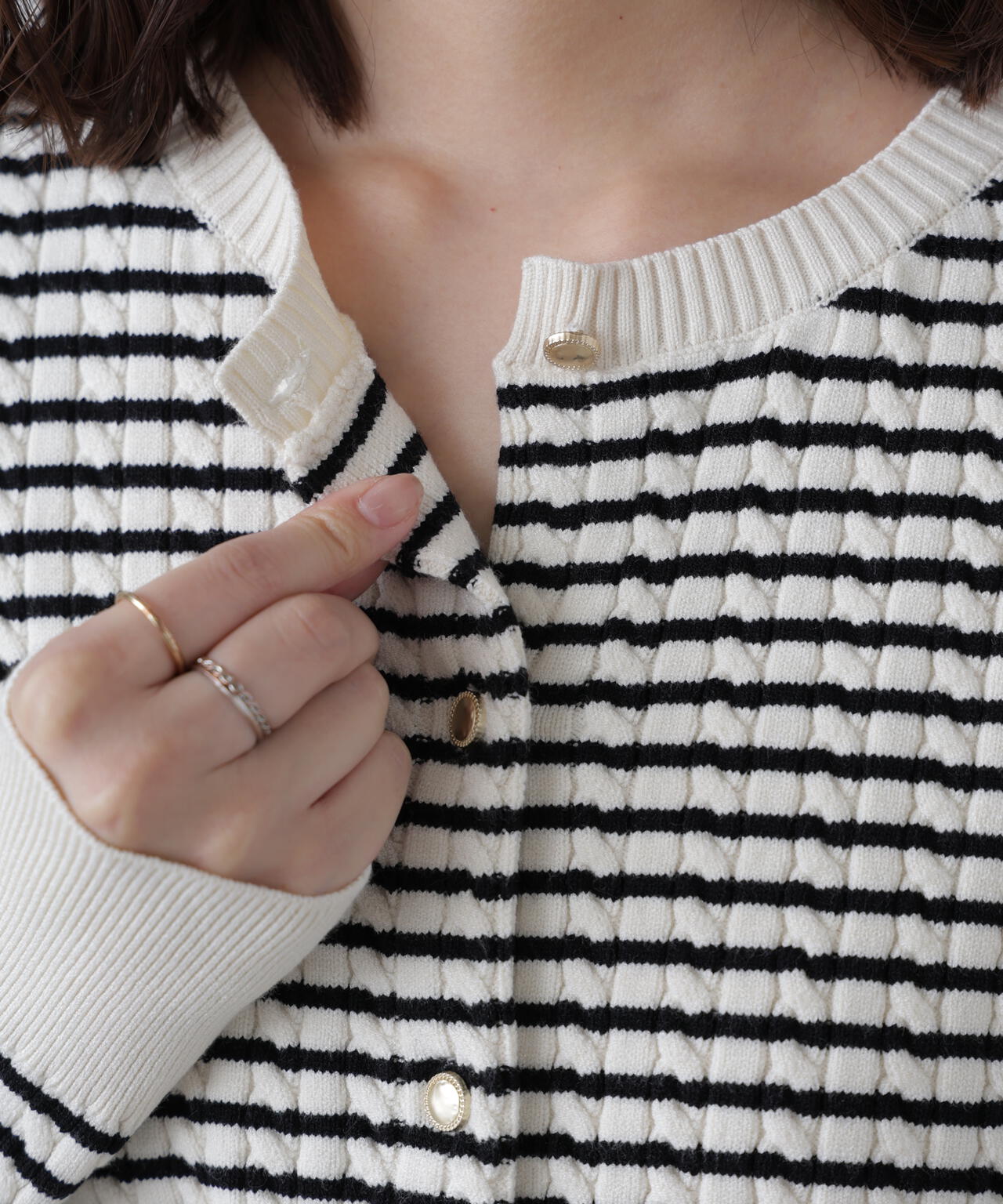 金ボタンミニケーブルカーディガン