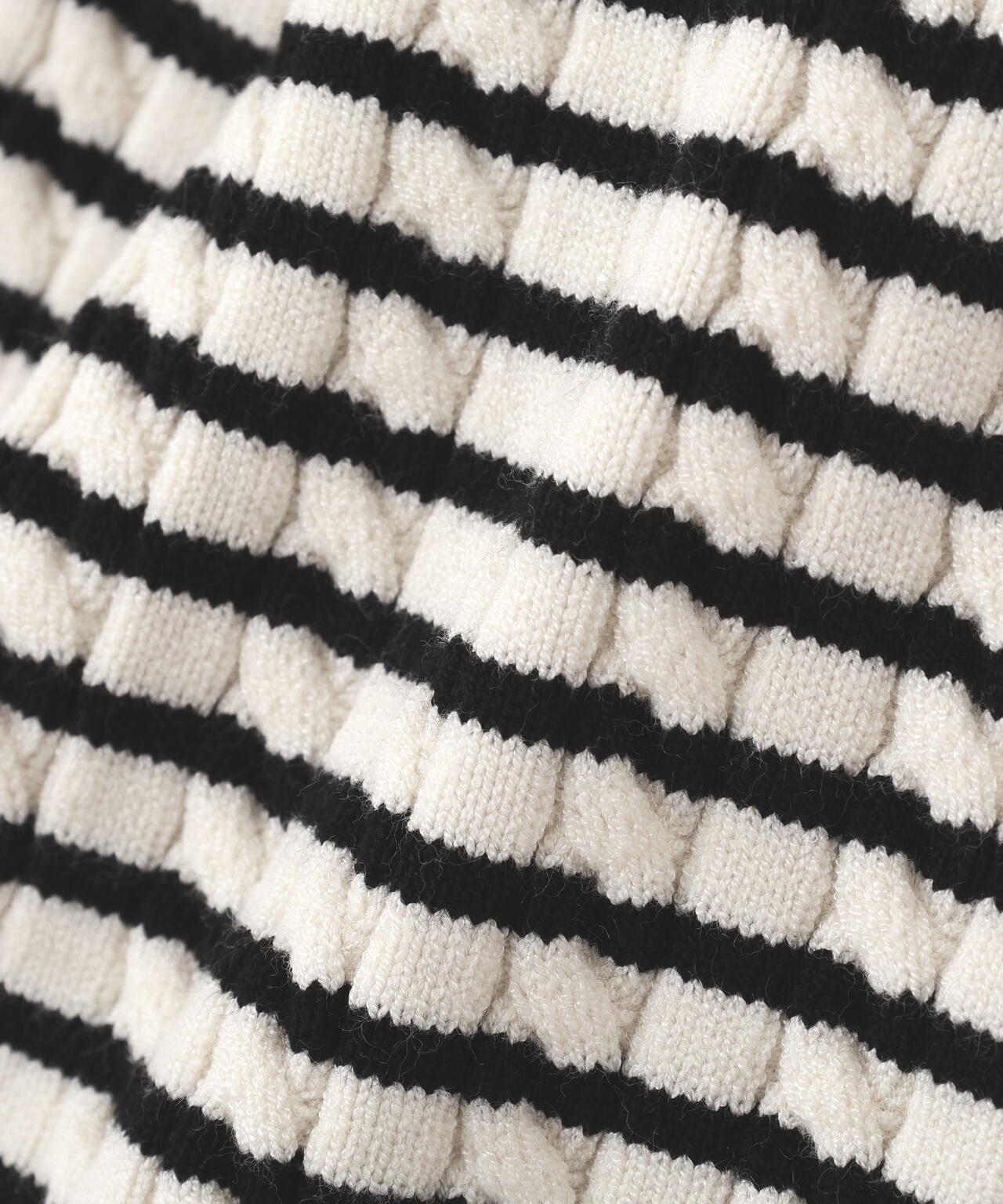 金ボタンミニケーブルカーディガン