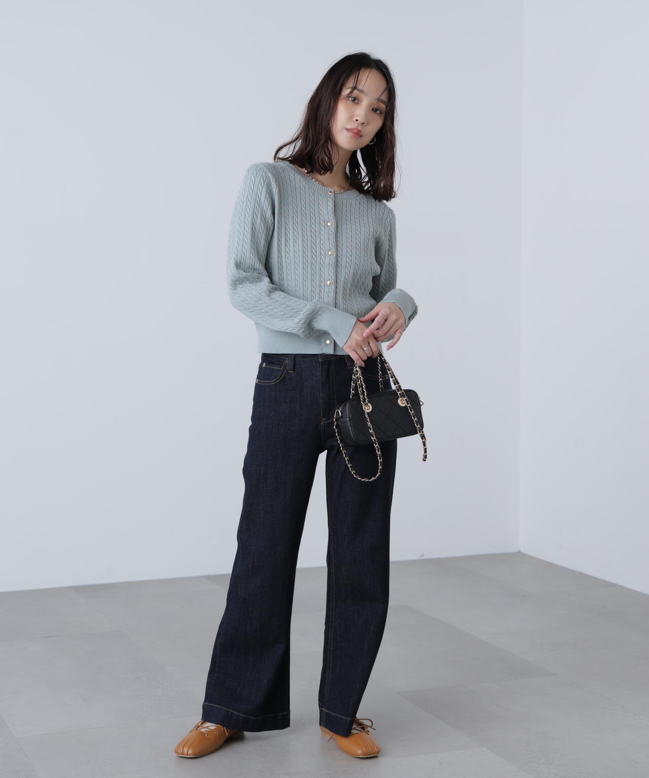 金ボタンミニケーブルカーディガン