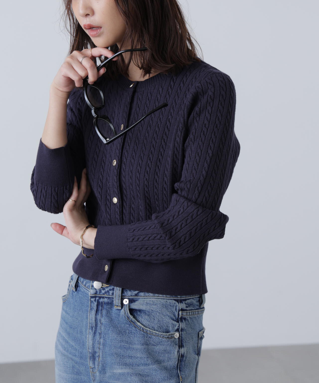 金ボタンミニケーブルカーディガン