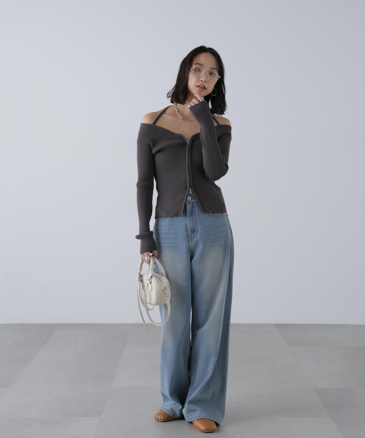 ジップアップオフショルダーリブニット