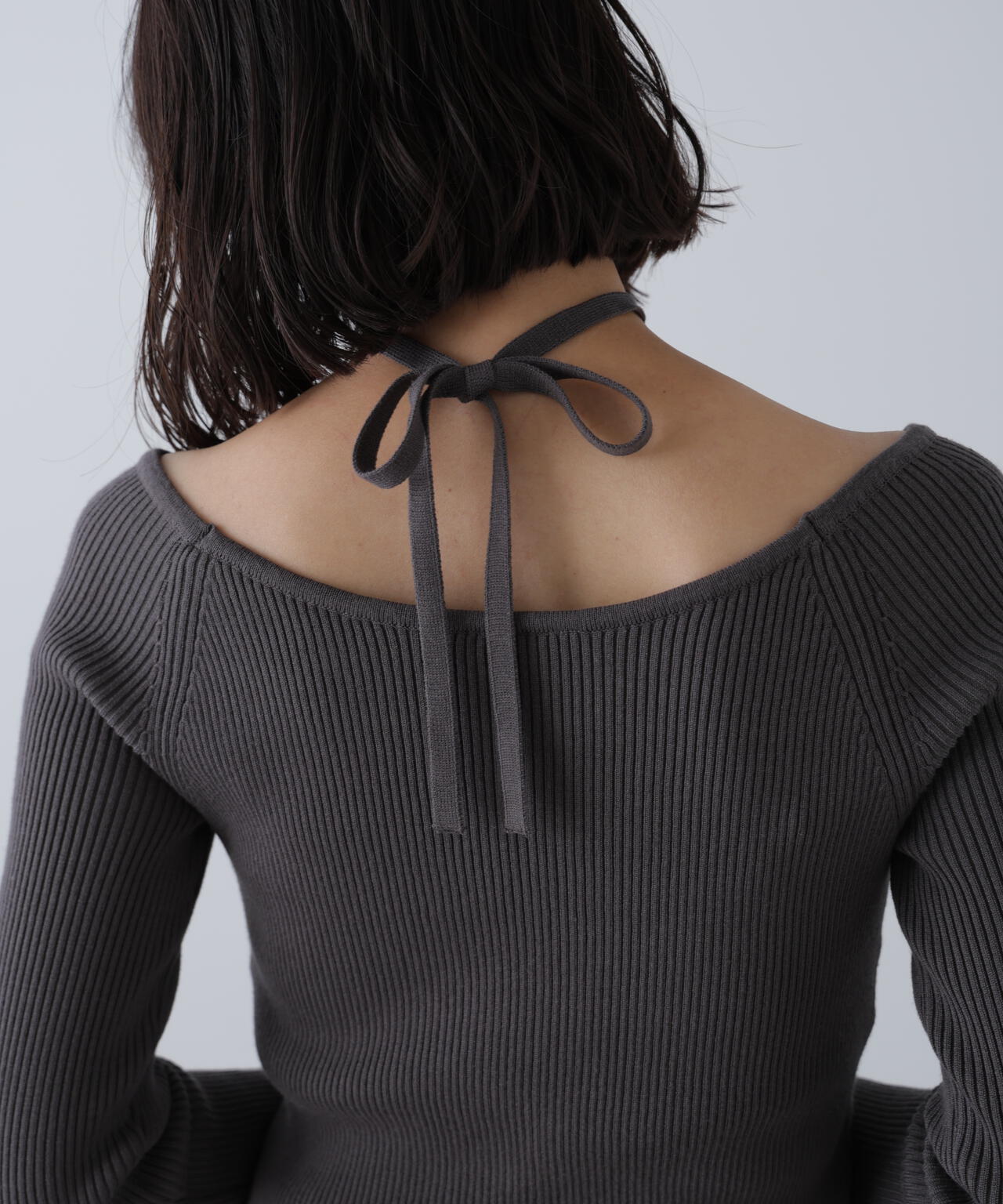 ジップアップオフショルダーリブニット