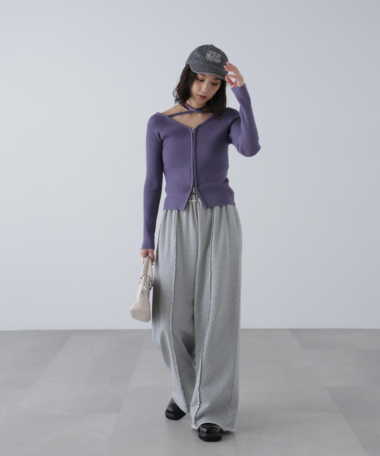 ジップアップオフショルダーリブニット