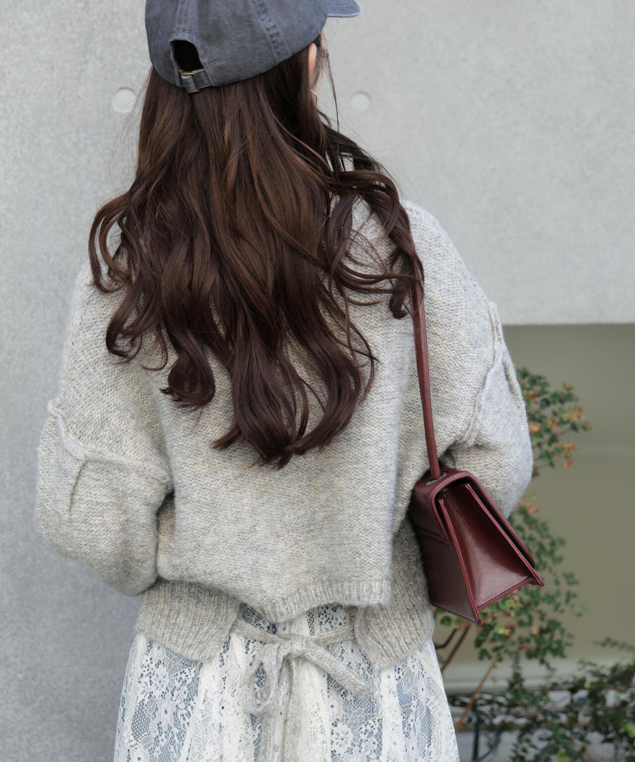 バックリボンショート丈ニット