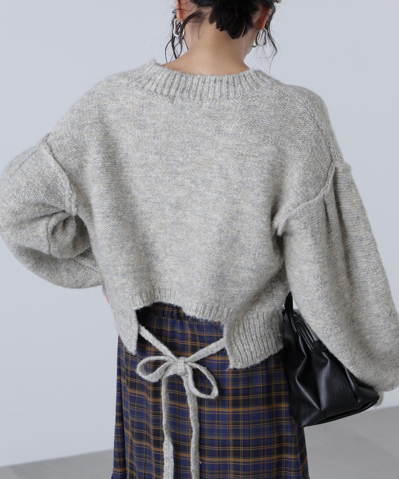 バックリボンショート丈ニット