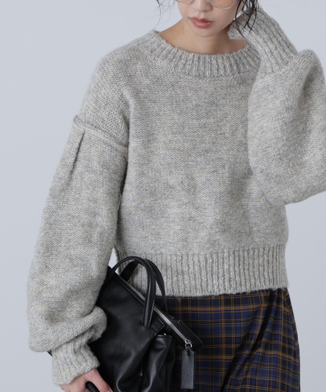 バックリボンショート丈ニット