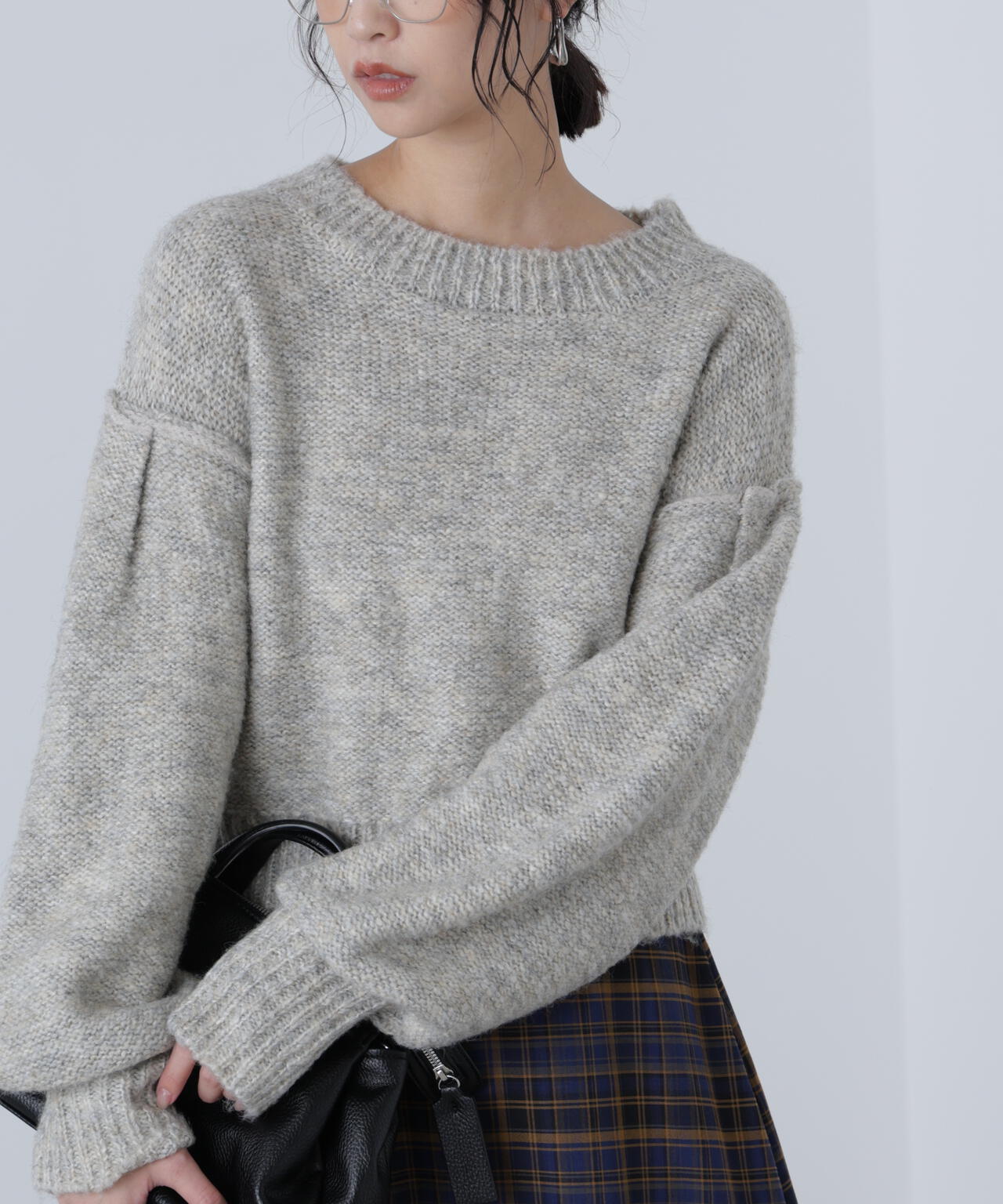 バックリボンショート丈ニット