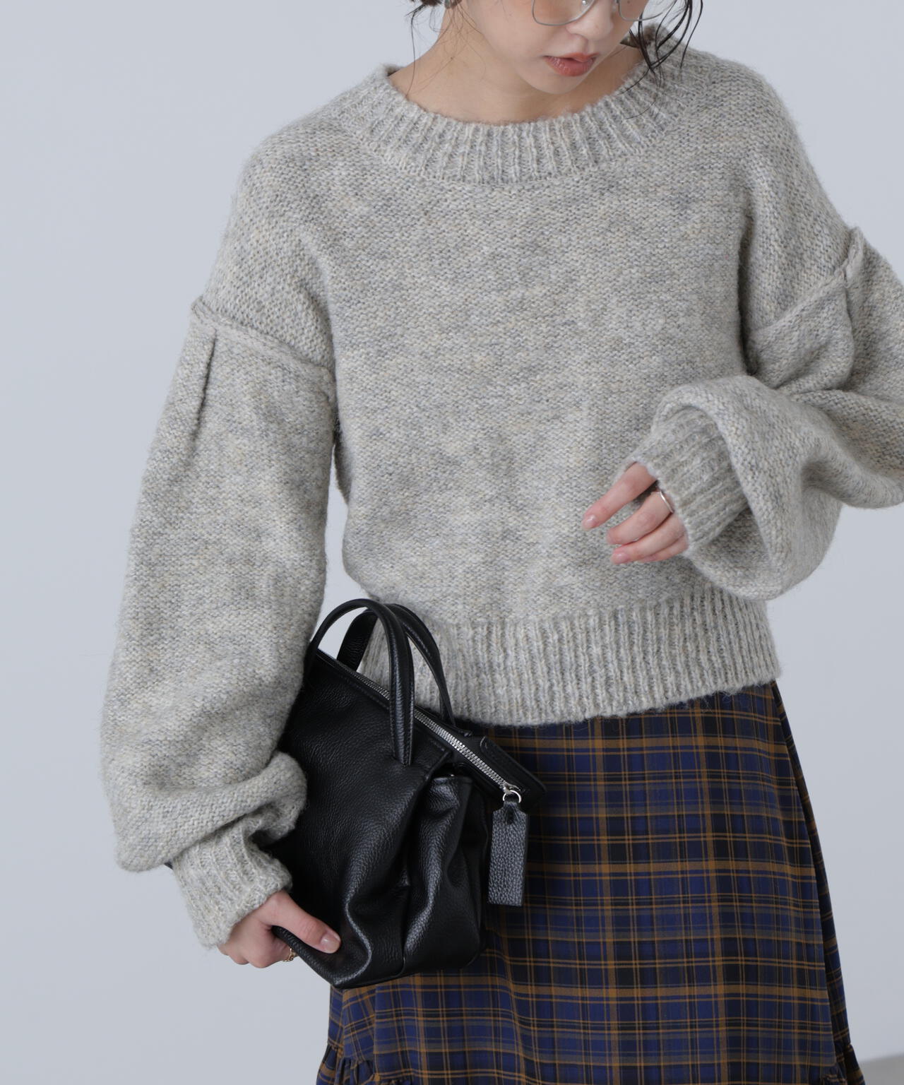 バックリボンショート丈ニット