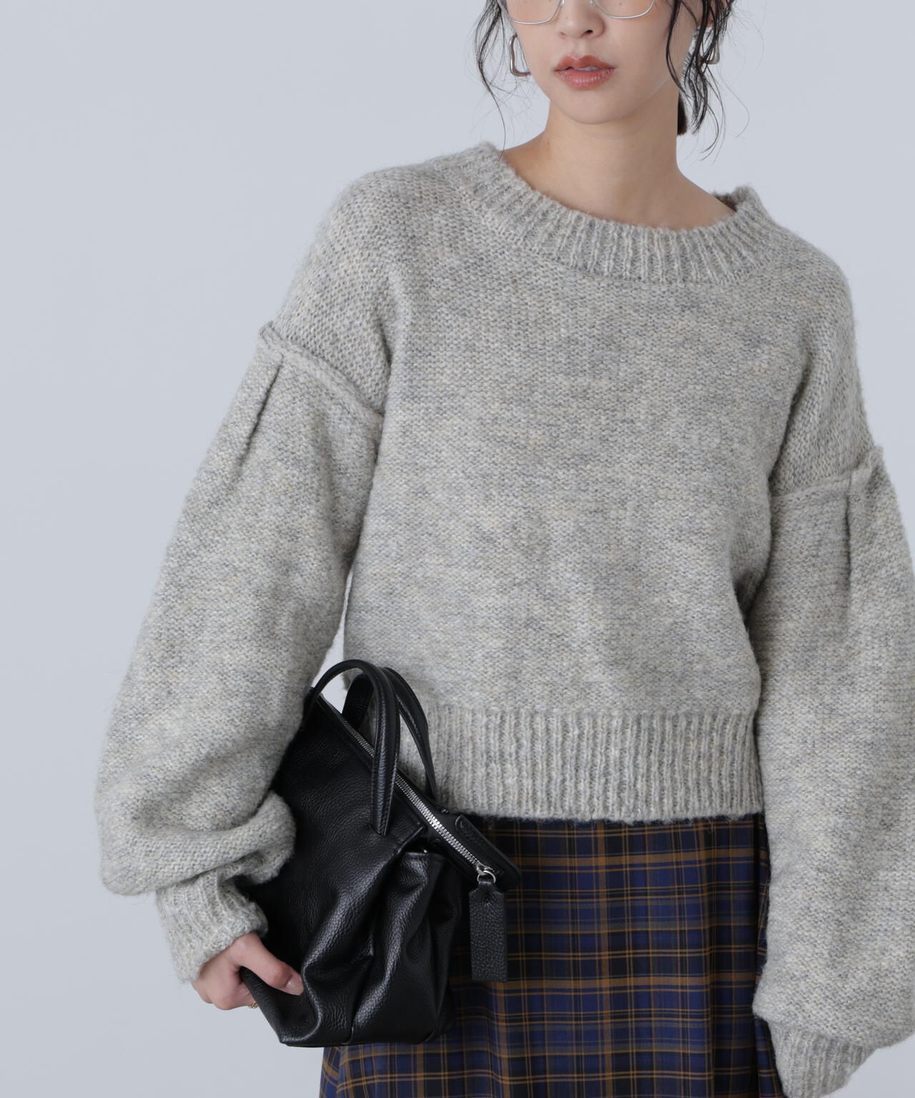 バックリボンショート丈ニット