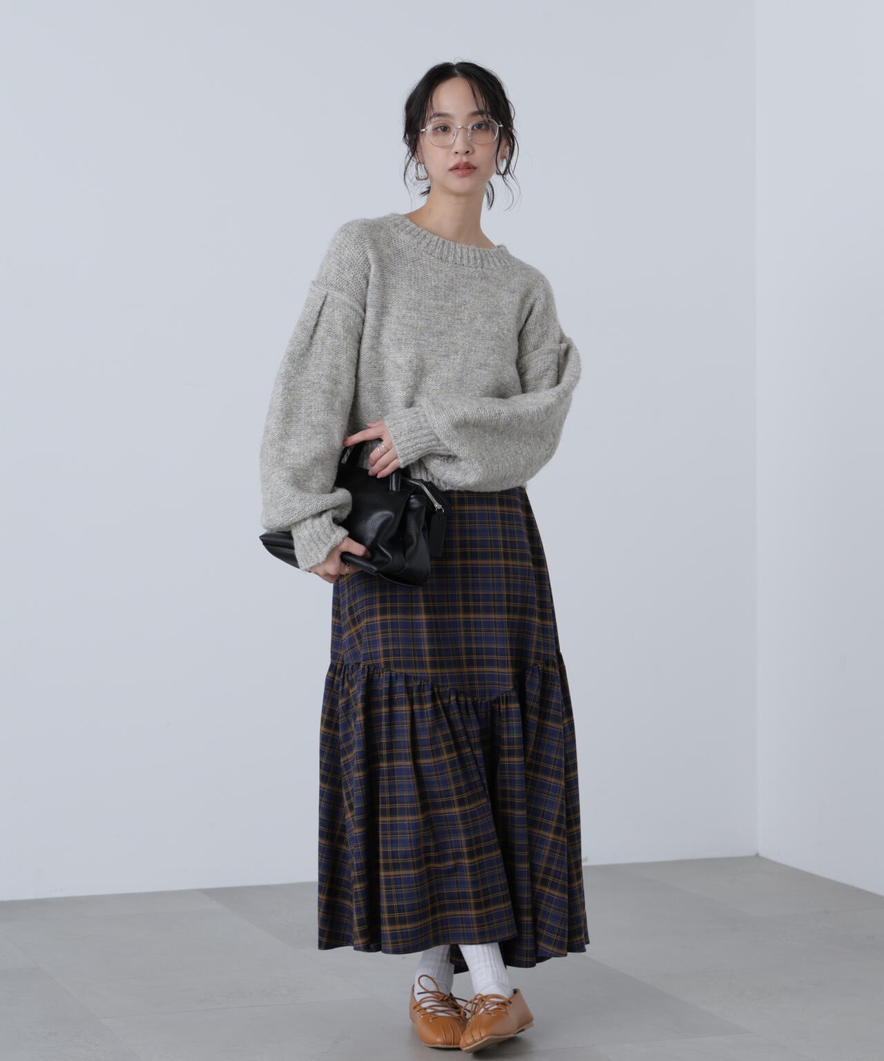 バックリボンショート丈ニット