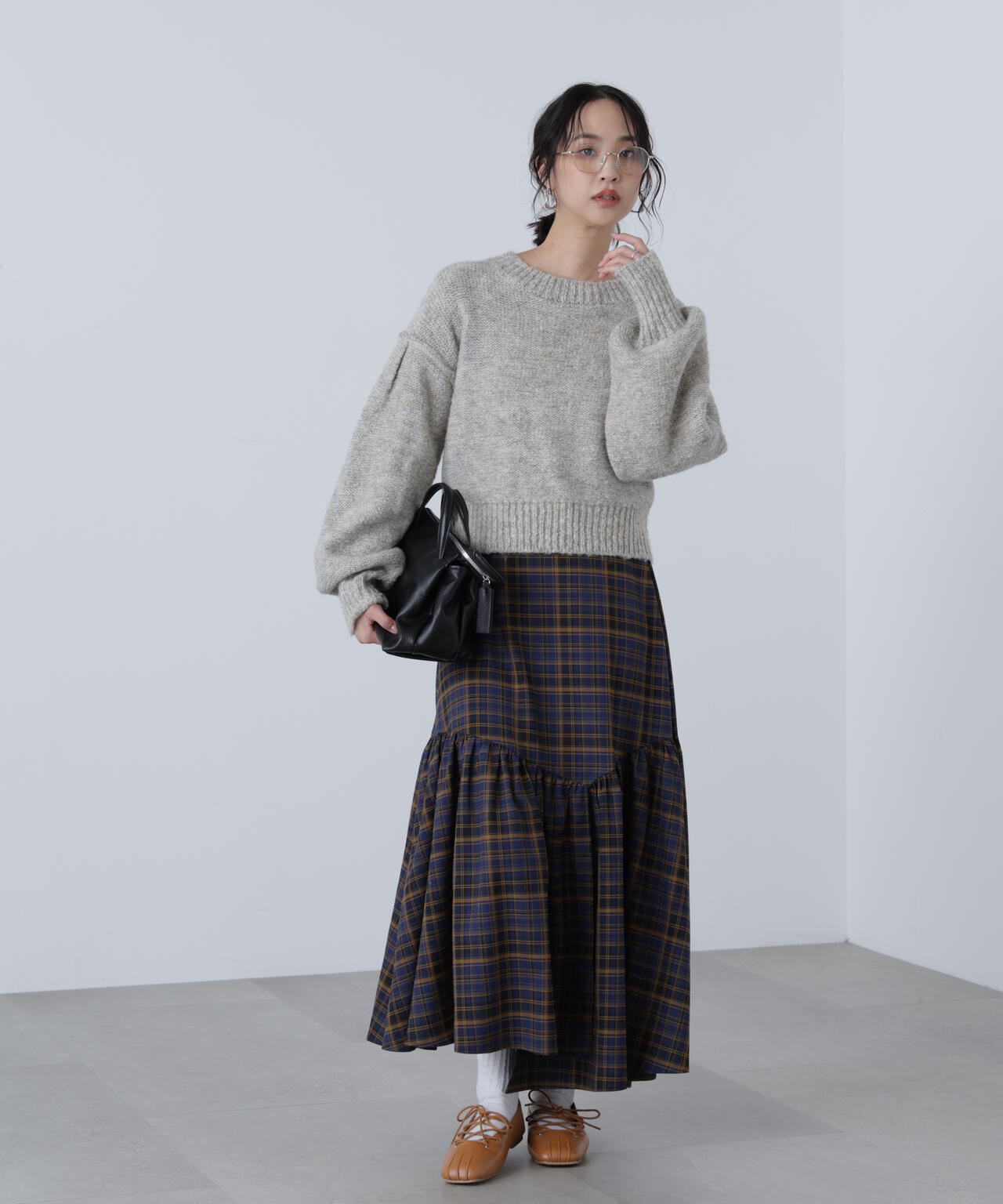 バックリボンショート丈ニット