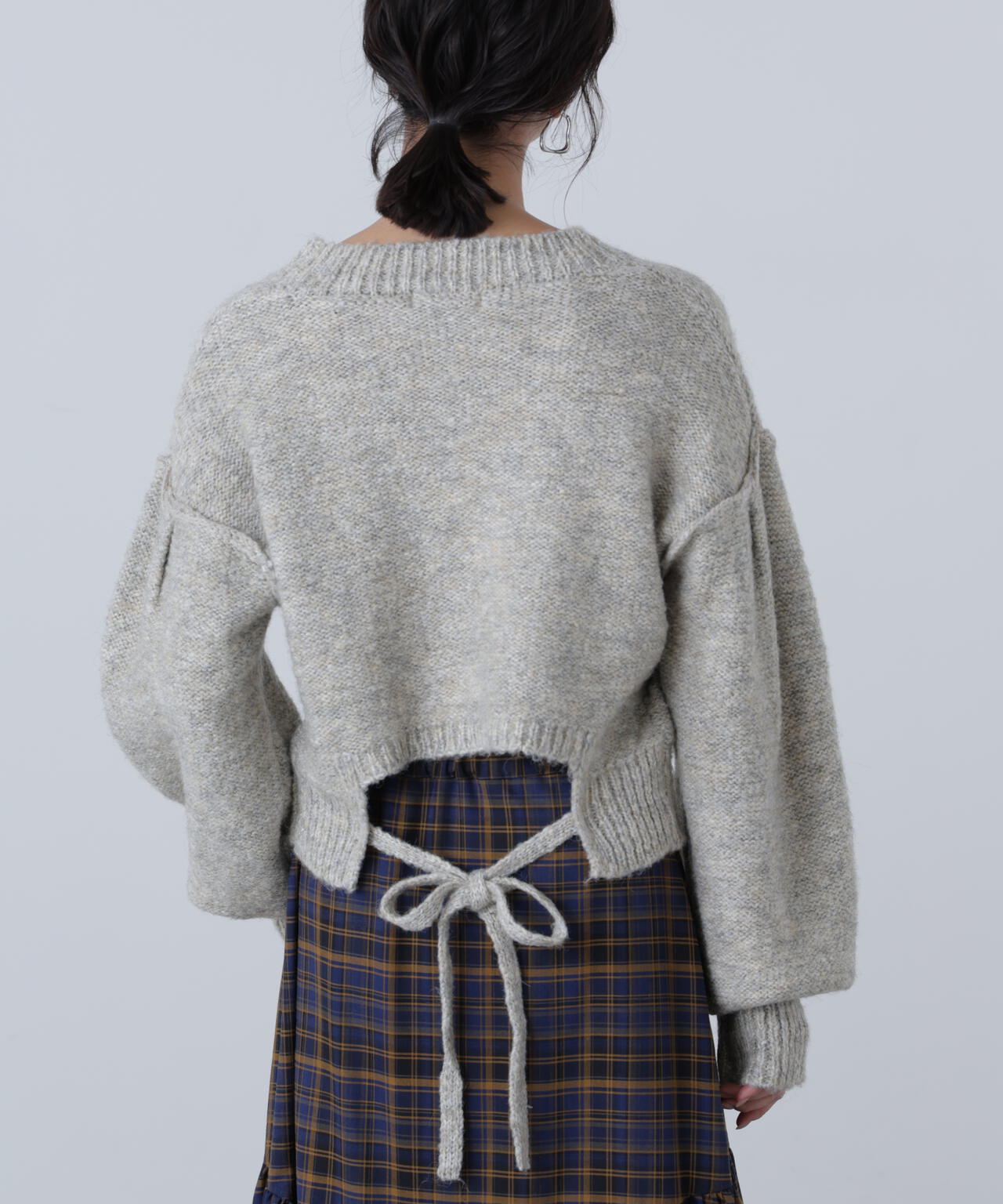 バックリボンショート丈ニット