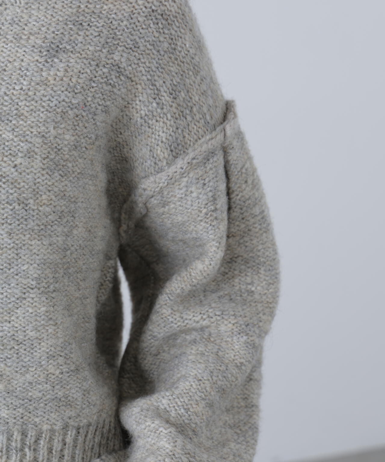 バックリボンショート丈ニット