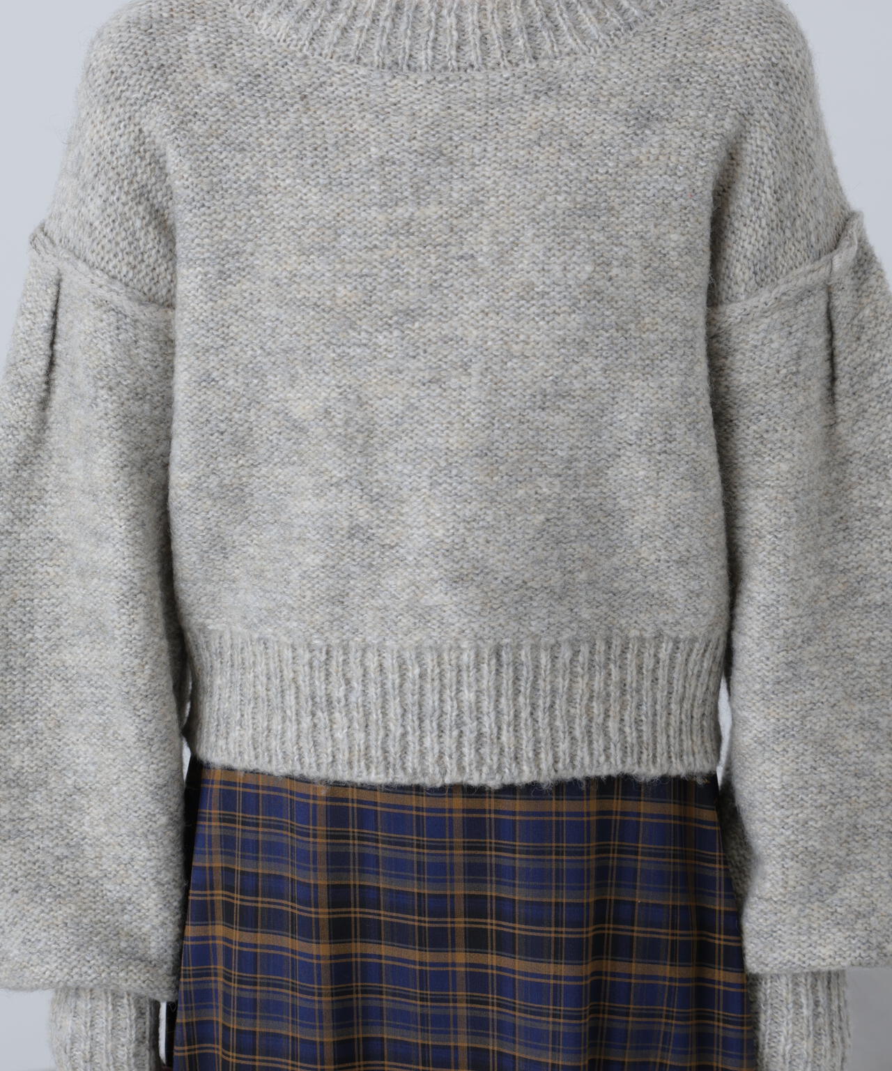 バックリボンショート丈ニット