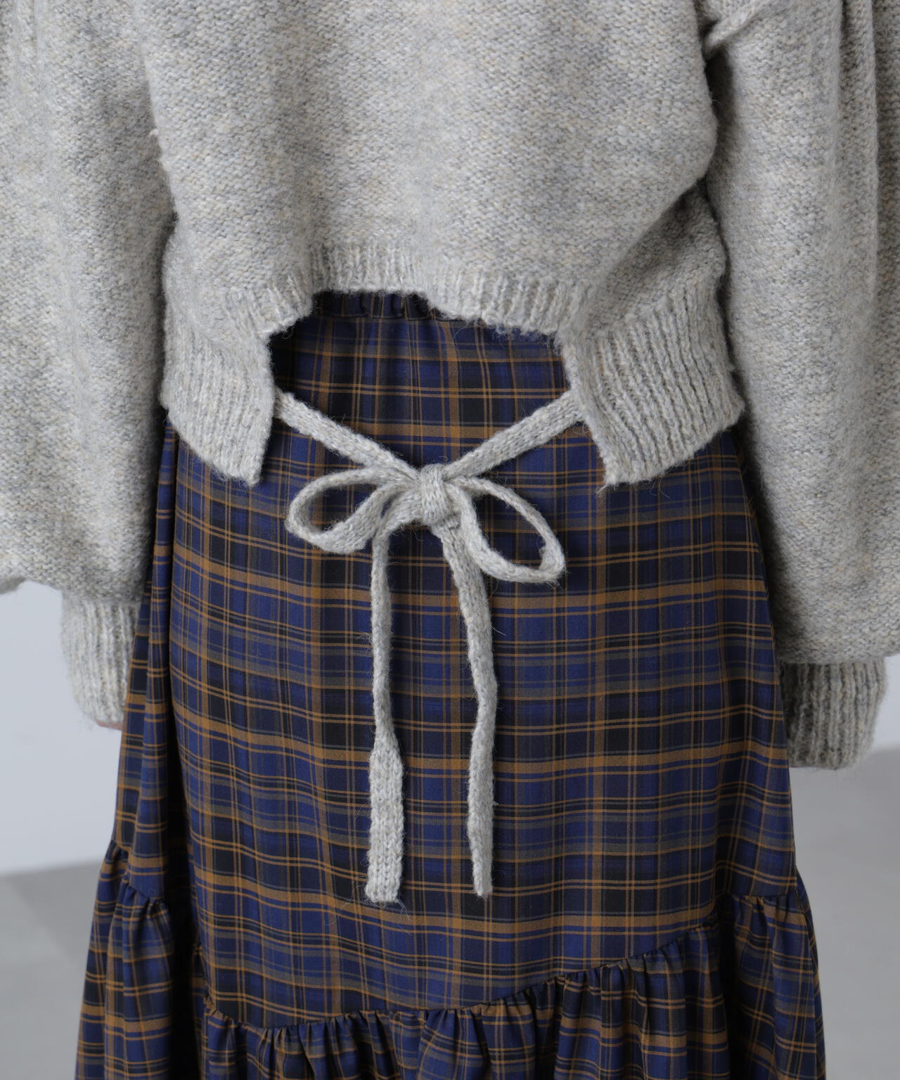 バックリボンショート丈ニット