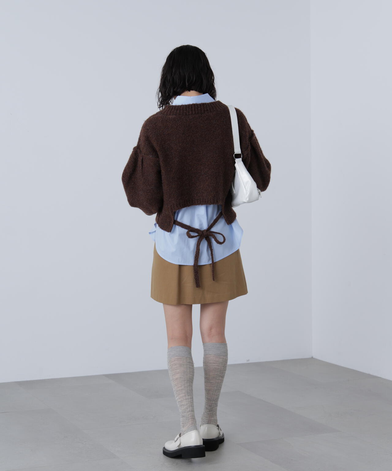 バックリボンショート丈ニット