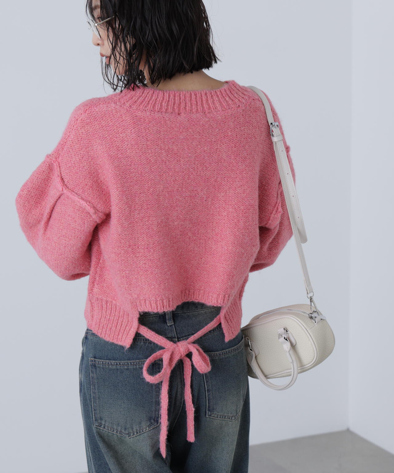 バックリボンショート丈ニット