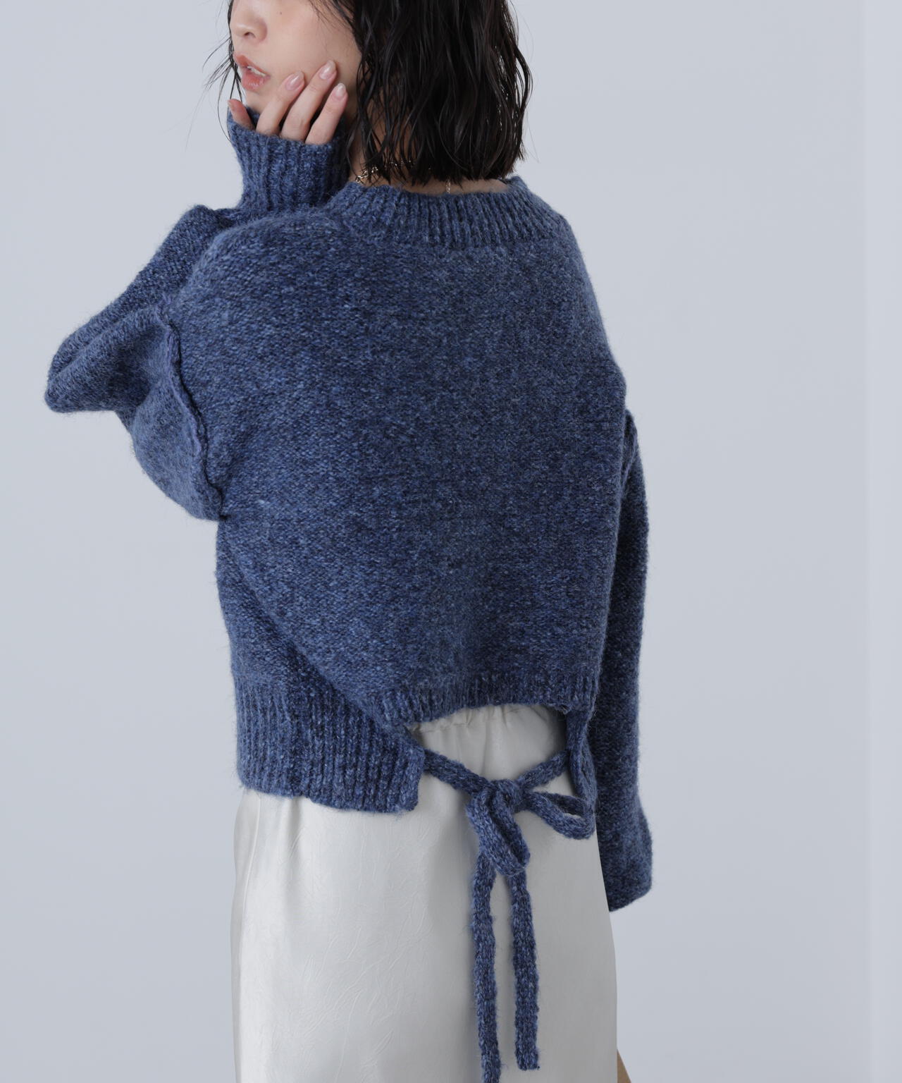 バックリボンショート丈ニット