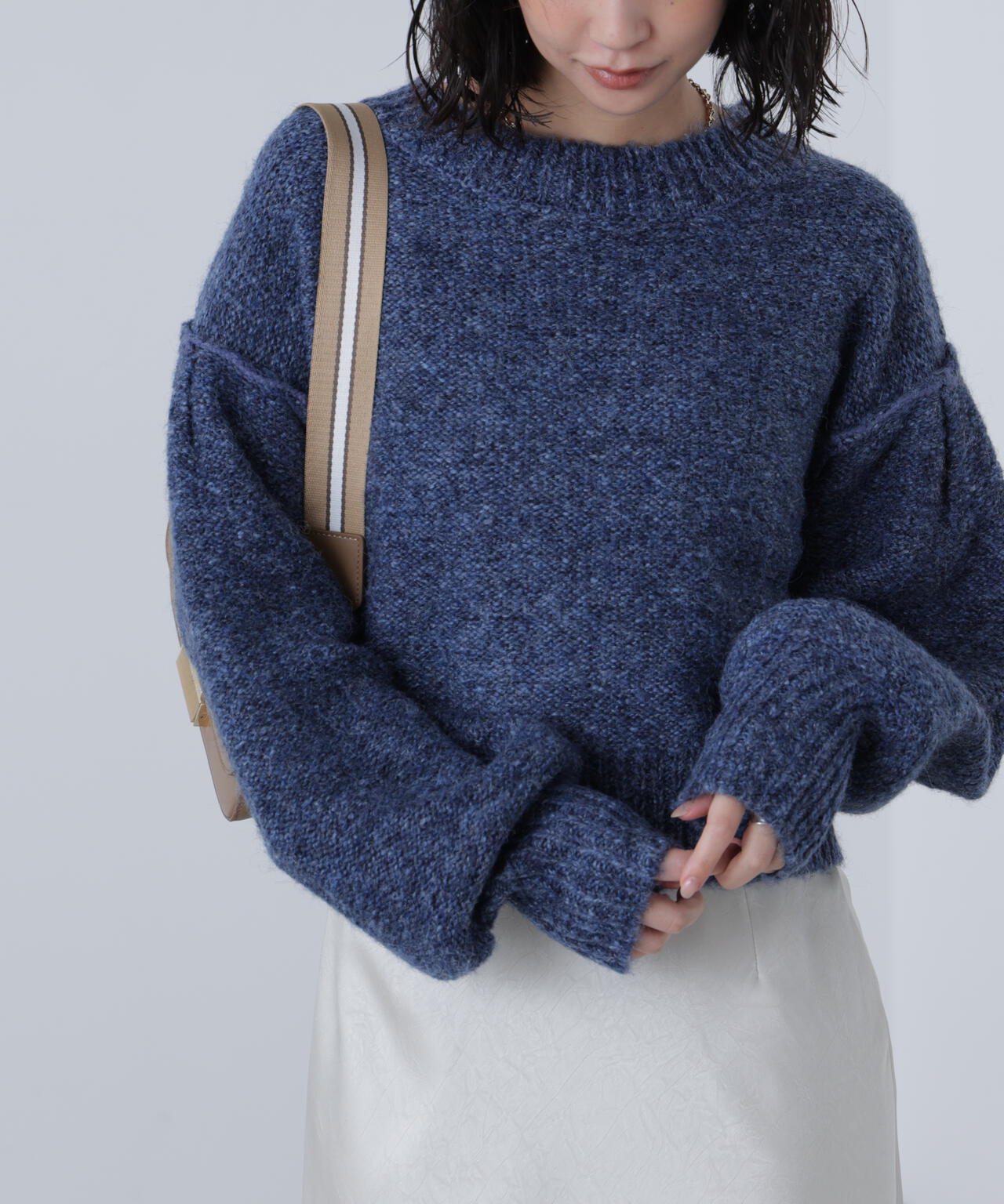 バックリボンショート丈ニット