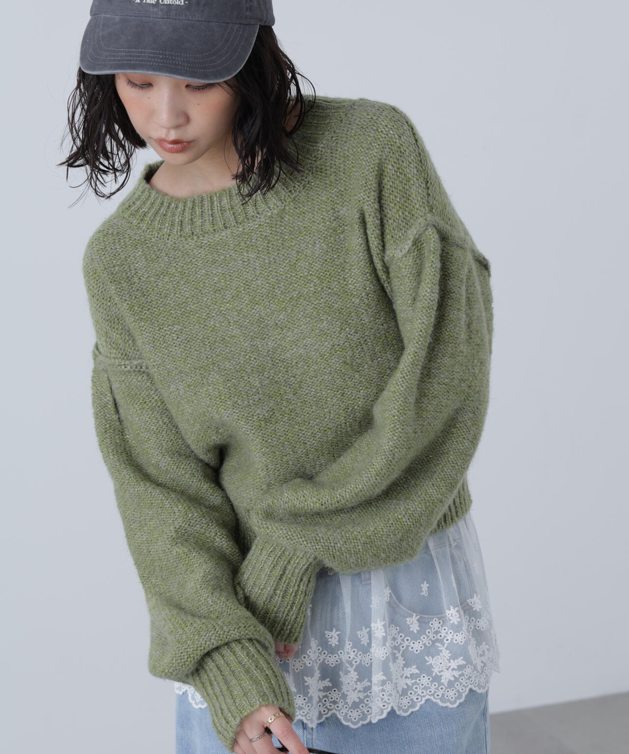 バックリボンショート丈ニット