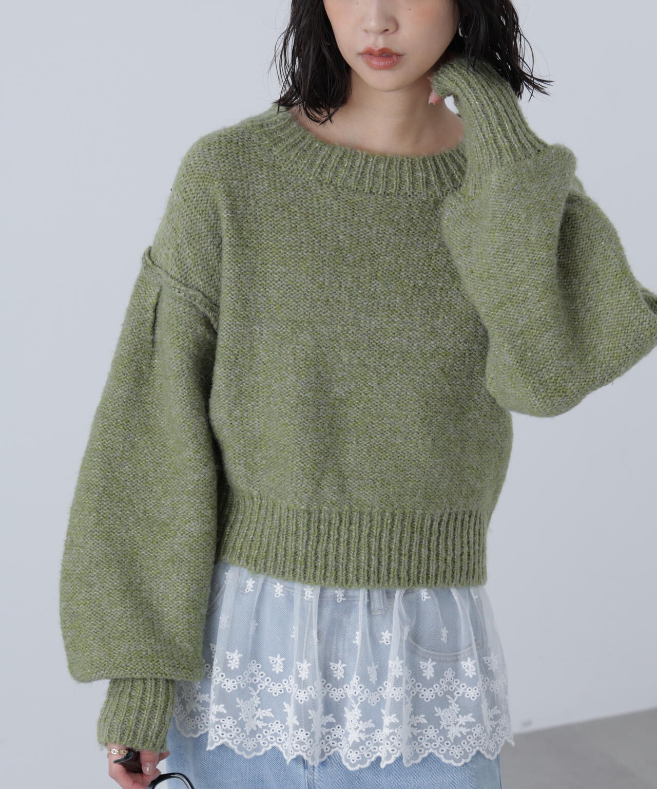 バックリボンショート丈ニット