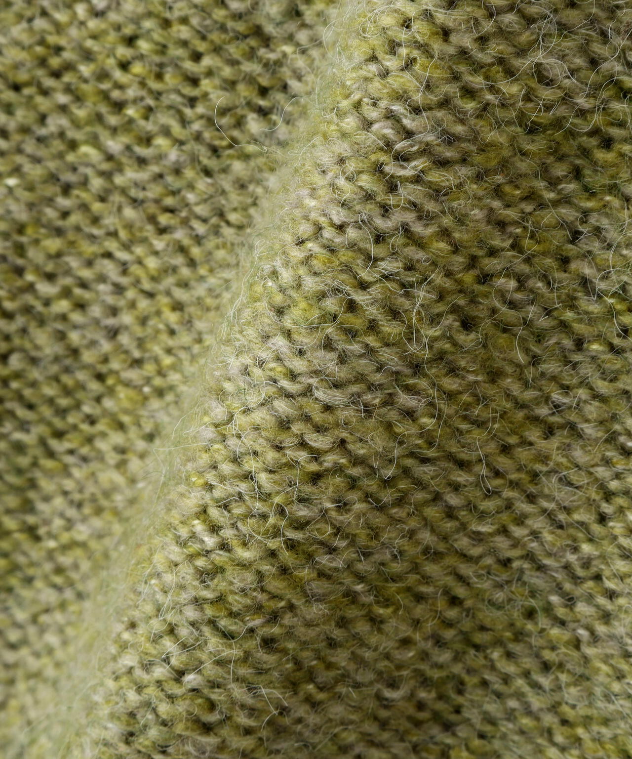 バックリボンショート丈ニット