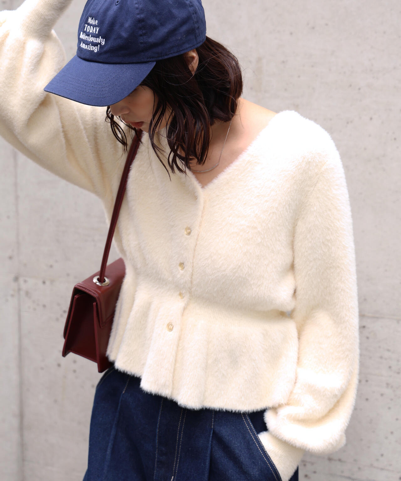 ショートシャギーペプラムニットカーディガン