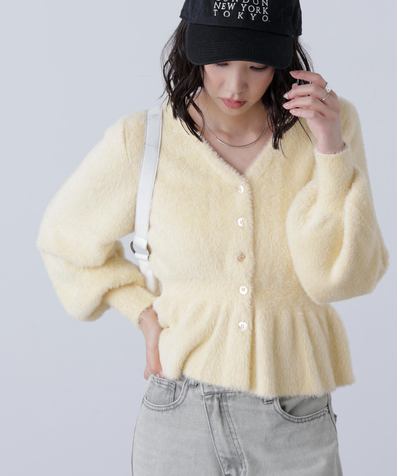 ショートシャギーペプラムニットカーディガン