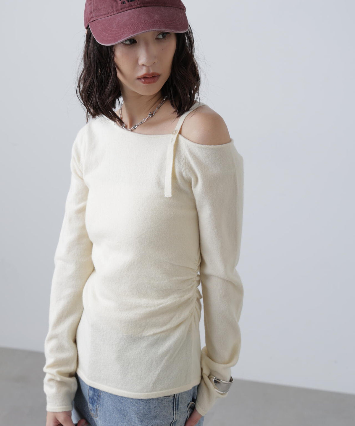 ワンショルダーストラップニット