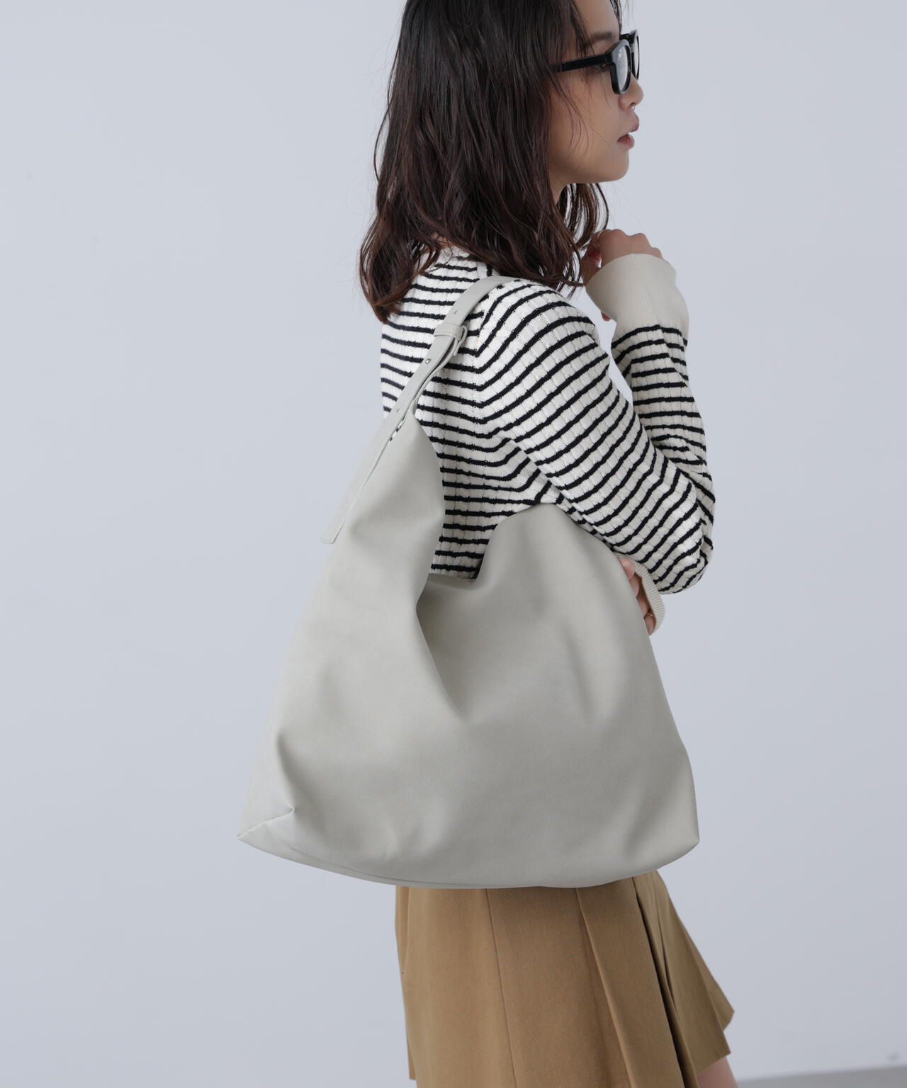 スエードライクショルダーバッグ