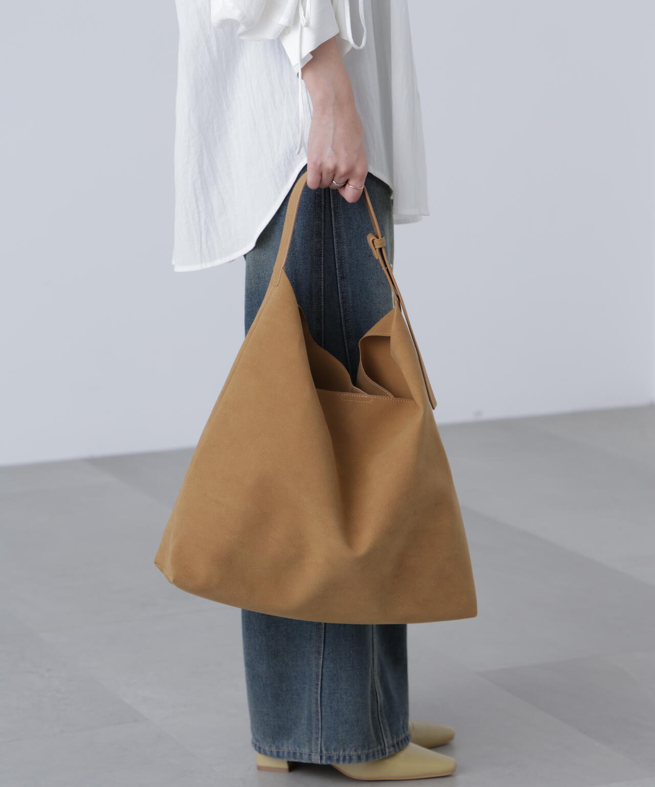 スエードライクショルダーバッグ