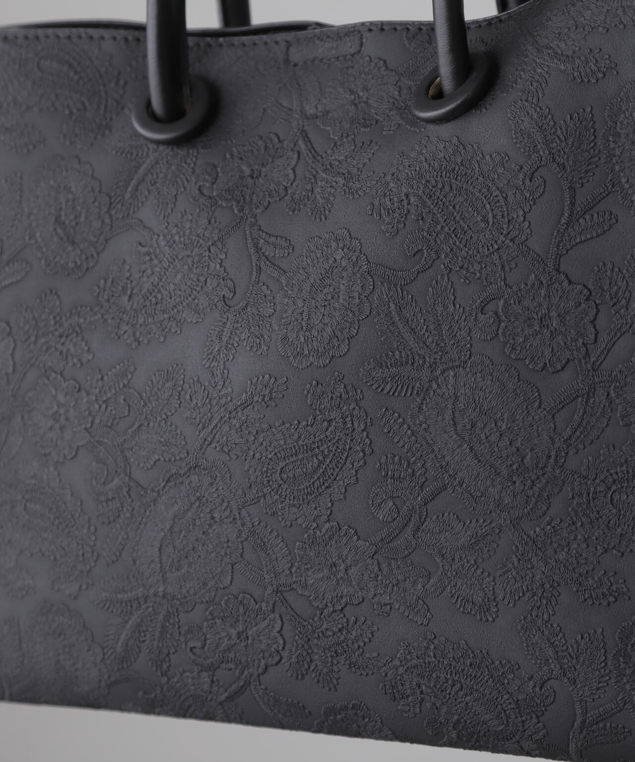 エンボスペイズリーバッグ