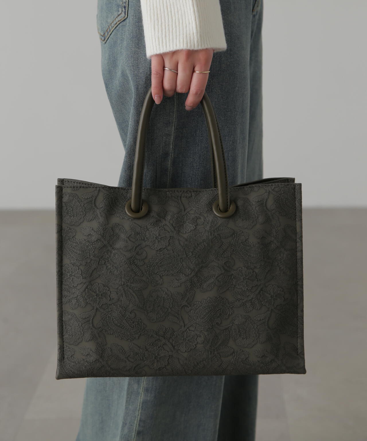 【ブラウン・カーキ 追加生産予約】エンボスペイズリーバッグ