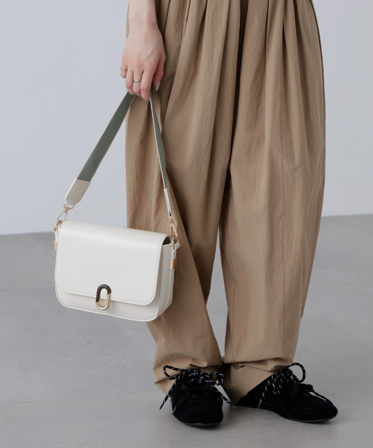 レトロフラップショルダーバッグ